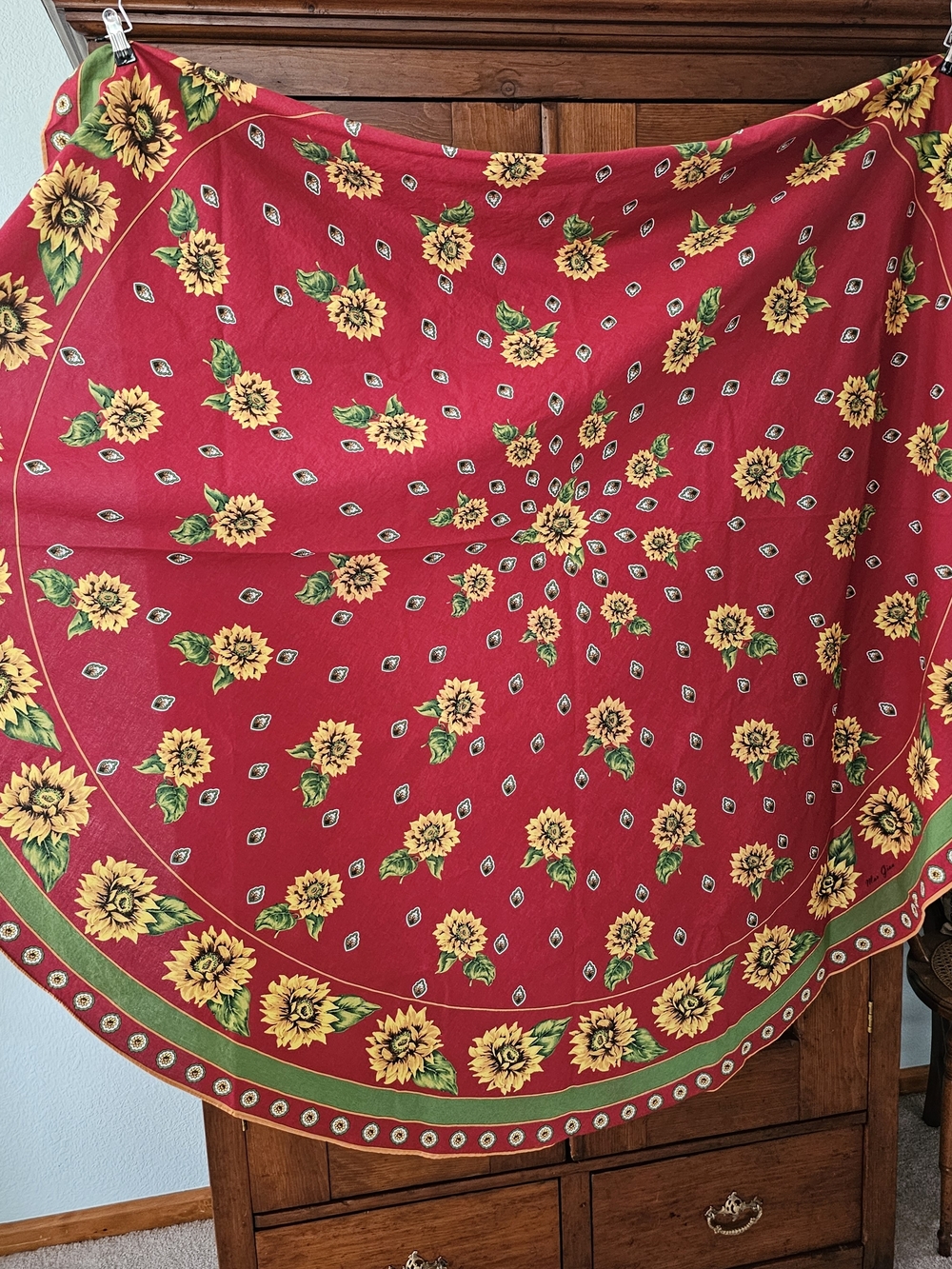 Vintage French Provencal-style Mor Giou Round Sunflower Tablecloth 66" Round